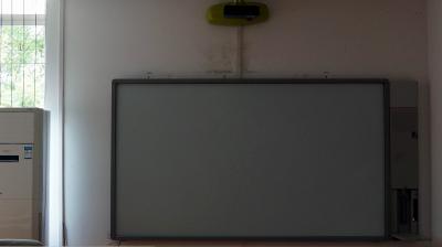 China Smart Interactive Whiteboards for School with IWB Supporting Direct Pen-writing and Dry Erasing for sale