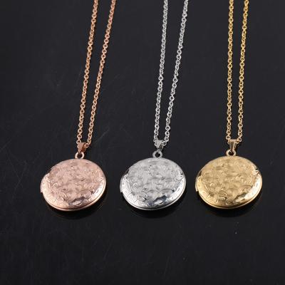 Κίνα TRENDY Custom Photo Pendant Laser Lettering Round 24k Gold Filled Stainless Steel Picture Frame Pendant Pendant Necklace προς πώληση