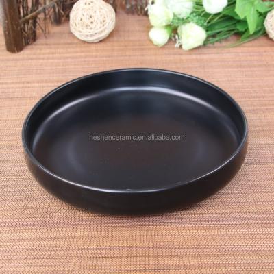 China Sustainable Ceramic Matte Black Pizza Dish Round Shape White Deep Dish Pizza Dish for sale