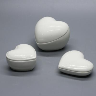 China Modern Plain Simple White Heart Shape Glazed Ceramic Jewelry Packaging Boxes for sale