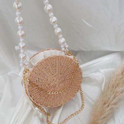 China Fashoion Women Round Wicker Bag Cross - Body Beach Bag Custom Round Straw Handbags With Ivory Pearl Beads Handle For Ladies for sale