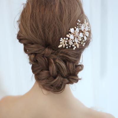 China Vintage Fashion Hair Accessories For Weddings Beads Hair Comb Headdress Bridal Wedding Dinner Barrette for sale