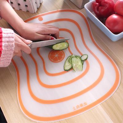 China Viable Kitchen Plastic Transparent Cutting Board Meat Chopping Board Kitchen Accessories Non-slip Fruit Vegetable Tool for sale