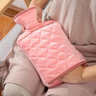 China Popular Winter Hot Sale Explosion-proof Hot Water Bottles Wholesale Plumping Handbag Plush Rubber Hot Water Bottle for sale