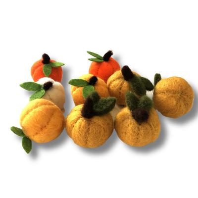 China Holloween Deco/Art Craft In Stock 100% Handmade Wool Felt Pumpkins Holiday Decorations for sale