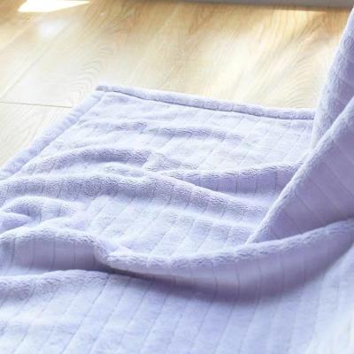 China Wholesale Folded Jacquard Flannel Fleece Blanket Super Soft Solid Color Polyester Flannel Blanket For Winter Throw Blanket for sale