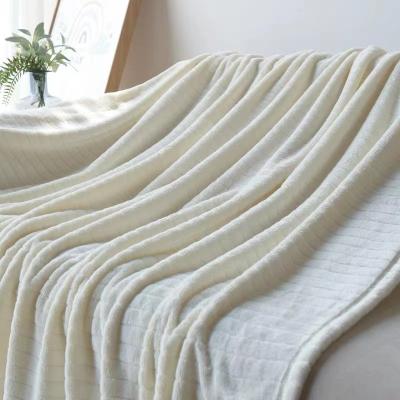 China Folded 3D Embossed Jacquard Flannel Blanket Fleece Striped Blanket Flannel Spray for sale