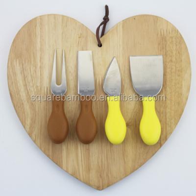 China Sustainable Heart Shape Bamboo Cheese Board Set for sale