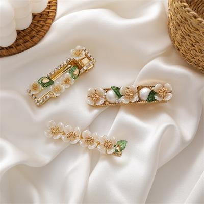 China Green Spring Pear Series Jewelry Accessories Hair Barrette Fashionable Women's Hair Clips Barrette Shell Flower Duckbill Headbands For for sale