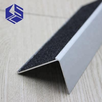 China Hotel Carborundum Metal Sliding Staircase Anti Smelling Strips For Laminate Flooring for sale