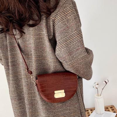 China Korean Fashion Women's Diagonal Niche Shoulder Bag Women's Fashion Lock PU Handbags for sale