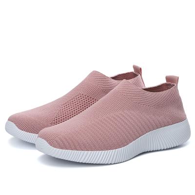 China Wholesale Cheap Lightweight Women's Breathable Shuttle Shoes Fashion Lightweight Sports Shoes Large Size Women's Walking Shoes Various Colors for sale