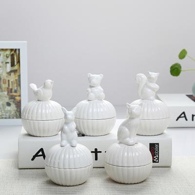 China Home Decration Originality Marry Bird White Animal Rabbit Keepsake Candy Box Ceramic Cat Circular Jewelry Boxes for sale