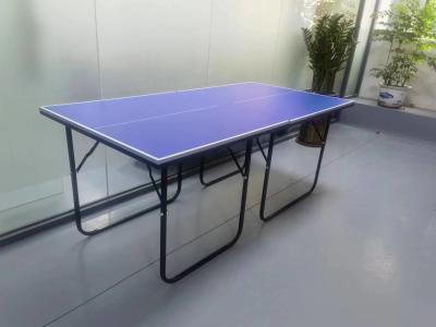 Cina I bambini del MDF linea quadrato superiore blu della Tabella di ping-pong la chiara intorno al bene mobile pieghevole facile della gamba in vendita