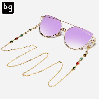 China Customized Glasses Holder Design Diamonds Sunglasses New Eyewear Fashion Accessory Glasses Silver Gold Chain Clips for sale