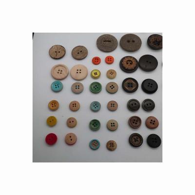 China Washable National Wood Decorative Holes 4 Hole Round 2 Handmade Wooden Button for sale