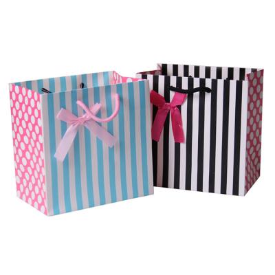 China Recyclable Wedding Favor Bags Custom Gift Making Small Printing Tote Paper Bag Bag for sale