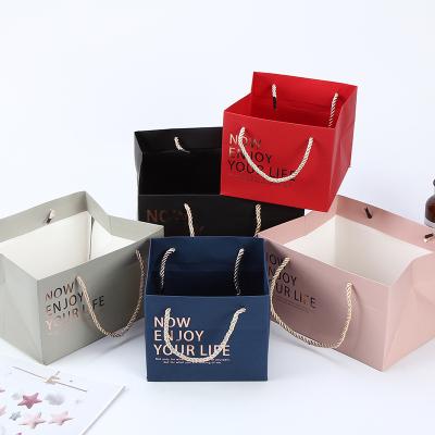 China Recyclable Retail Bags Waterproof Gift Rose Custom With Logo Jewelry Paper Bag For Flowers for sale