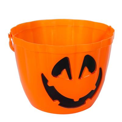 China China Wholesale Luminous Factory PP Halloween Pumpkin Barrels Portable Candy Bucket for sale