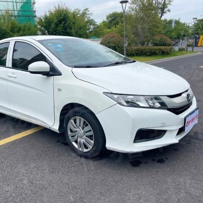 China Cloth Left Hand Drive Japanese Used Car In White China 4 Doors 5 Seats Sedan CRV for sale