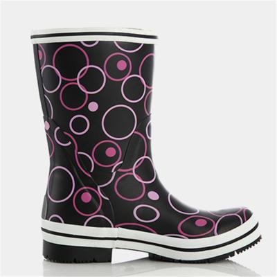 China Good Quality Waterproof Promotional Outdoor Price Rain Boots Women Rubber Shoes for sale