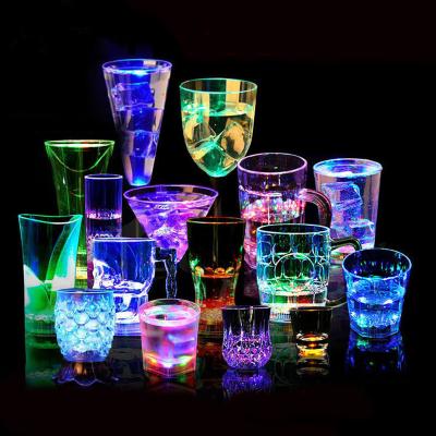 China Automatic Lighting When Exposed To Sprinkle Promotional Led Light Cup Led Flashing Cup For Party And Bar Supplies Bar Accessories for sale