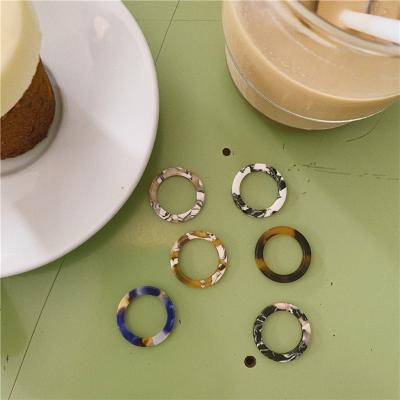 China Kinling Casual/Sporty Best Selling Acrylic Resin Rings Simple Design Multicolor Finger Rings For Ladies for sale