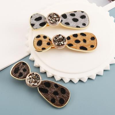 China Fashionable Korean Wholesale Diamond Duckbill Female Hair Accessories Hair Clip Horse Hair Leopard for sale