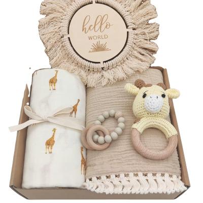 China PORTABLE 2022 Customized Design 70%Bamboo 30% Cotton Muslin Swaddle Blanket Set 100%GOTS Cotton Baby Swaddle Muslin Blanket Gift Set for sale