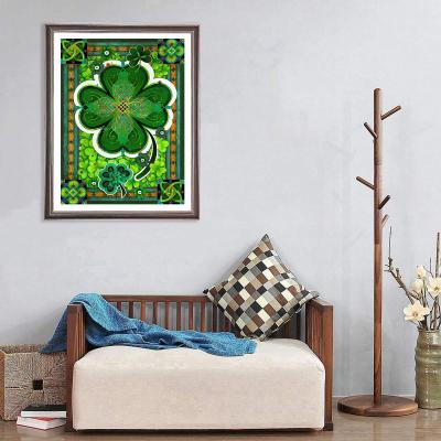 China waterproof & Dustproof St Patricks Day Prayer Creative Gift For Friend Good Luck Shamrocks Art Painting Canvas With Frame for sale