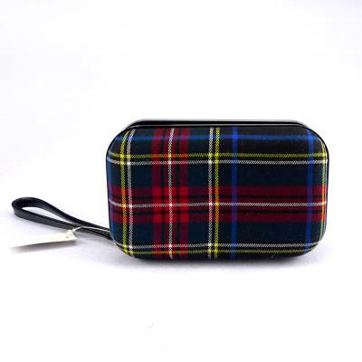 China Handcee High Quality Fashion Tartan Metal Frame Zipper Canvas Wallet For Christmas for sale