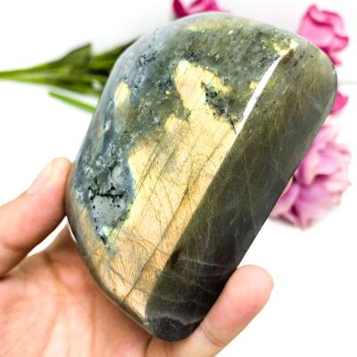 China China Wholesale Price Crystal Palm Stone Colorful Labradorite Gift Cheap Natural Stone Ornaments for sale