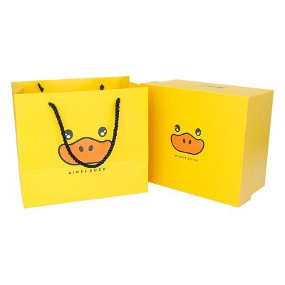 China Recyclable Custom Cute Custom Logo Kids Toys Cardboard Gift Box Paper Gift Bag Shipping Boxes With Lids For Kids Shoes Clothes for sale