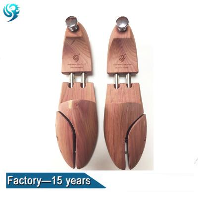 China Height Adjustable Design Cedar Wood Metal Handle Natural Shoe Tree for sale