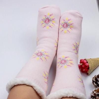 China Custom Warm Breathable Super Soft Super Soft 100%Polyester Feather Yarn Micro Fuzzy Warp Knitted Winter Slipper House Floor Socks en venta