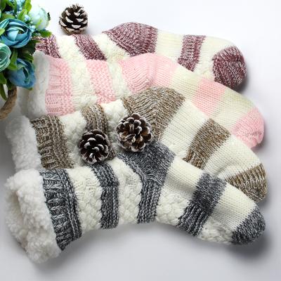 China Custom Factory Winter Wave Socks Ladies Socks Women Floor Quality Breathable Warm Thick Deer Sock en venta