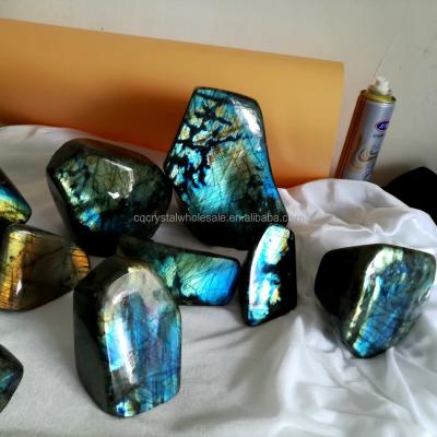 China Nature wholesale Crystal Palm Stone polished by color change labradorite for sale