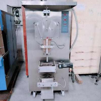 China 150ML Long Service Life Sachet Water Packaging Machine Liquid Sachet Filling Machine à venda