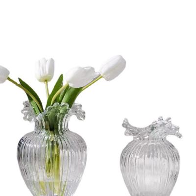 China Art Decor Curling Spray Mouth Glass Vase Simple Creative Living Room Transparent Flowers Water Cultivation Internet Celebrity Flower for sale