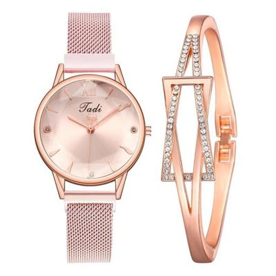 China Non-Specific Green Clock Women Ladies Gem Cut Face Bracelet Luxury Magnetic Women Dial Quartz Wrist Watch Relojes Para Mujer for sale