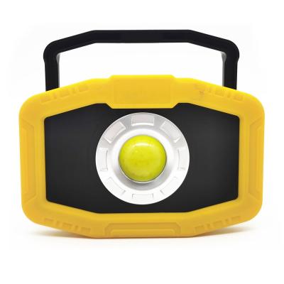 China Portable Magnet Handle COB LED Work Light Dry Battery Flood Light For Outdoor Emergency for sale