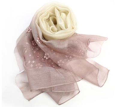 Cina New Design Wool and Silk Fashion Scarf Soft Elegant Luxury Luxury Silk Scarf In Stock With Embroidered Pattern in vendita