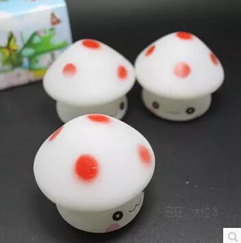 China New Lovely mushroom vinyl 7 colour changing shinning night light promotion gift for sale