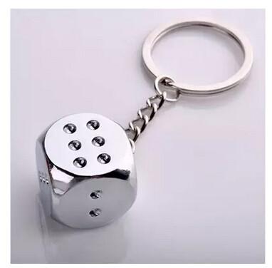 China New creative gift product metal dice keychain keyrings for sale