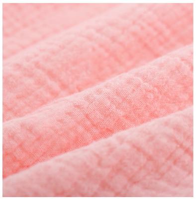 China Drei Schichten der rosa weiche Baumwolle-Gauze Fabric Yarn Dyed 144X114 bequem zu verkaufen