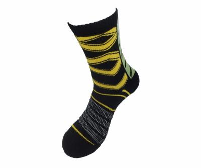 China 2021 Breathable Hot Sale Sport Socks Soccer Football Sports Grip Socks For Men for sale