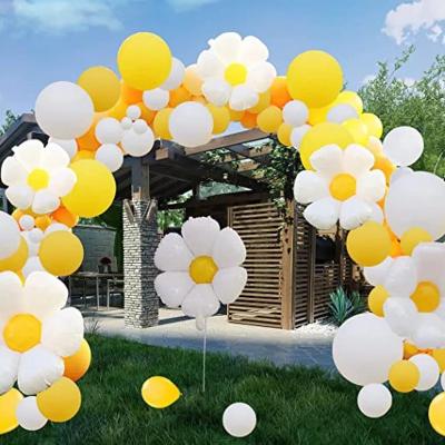 China Festival Decoration Selection Daisy White Flower Foil Balloon Wedding Party Decorations Balloon for sale