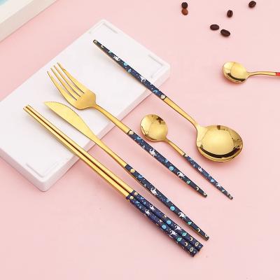 China Sustainable Gold Stainless Steel Flatware Set Vintage Spoons And Fork Luxury Reusable Colorful Cutlery Set for sale