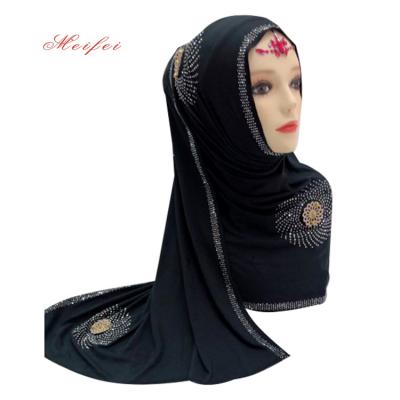 China 2019 New Wholesale Muslim Women's Scarf Islam Covered Islam India Muslim Hijab Autumn Winter Pearl Beads Decoration Polyester 2019 for sale