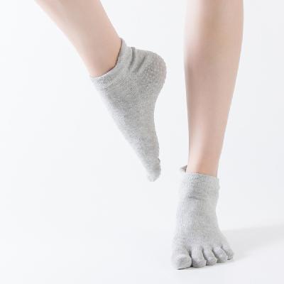 China Women's Motion Summer Sweat Absorption Short Toe Split Socks Tube Sports Five Finger Socks Anti Chafing Yoga Socks for sale